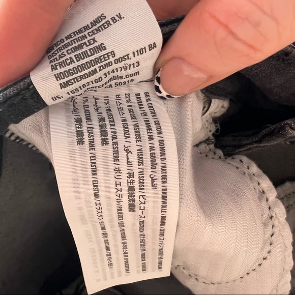 Abercrombie & Fitch Super Skinny High Rise Black Jeans, size 4 - Picture 3 of 5